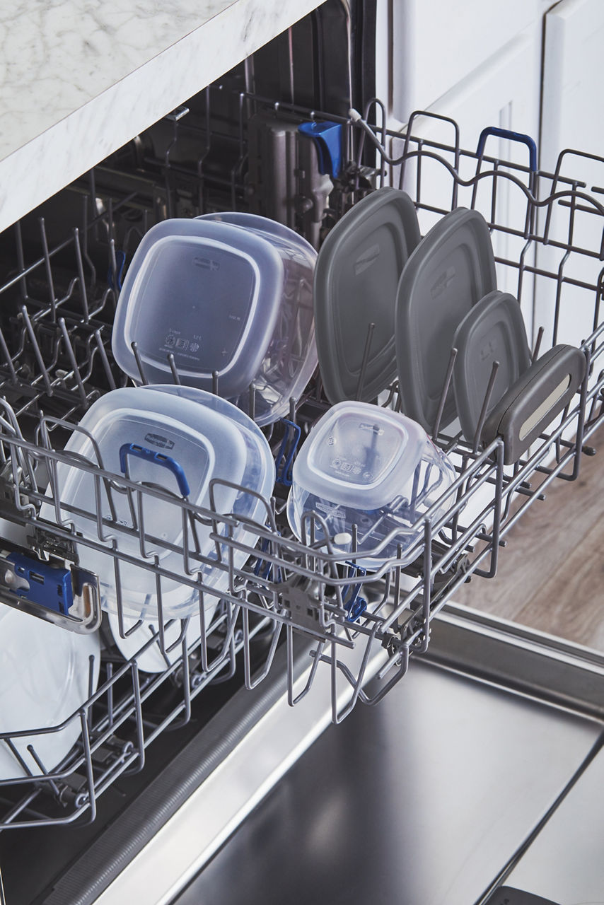 EasyFindLids™ Food Storage Container Set with SilverShield® Antimicrobial Product Protection - US 8621
