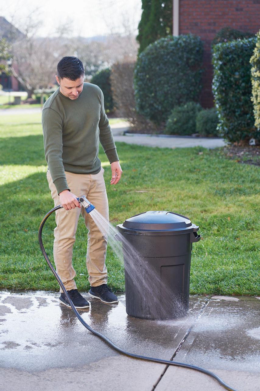 Roughneck™ Non-Wheeled Trash Can - US 6614