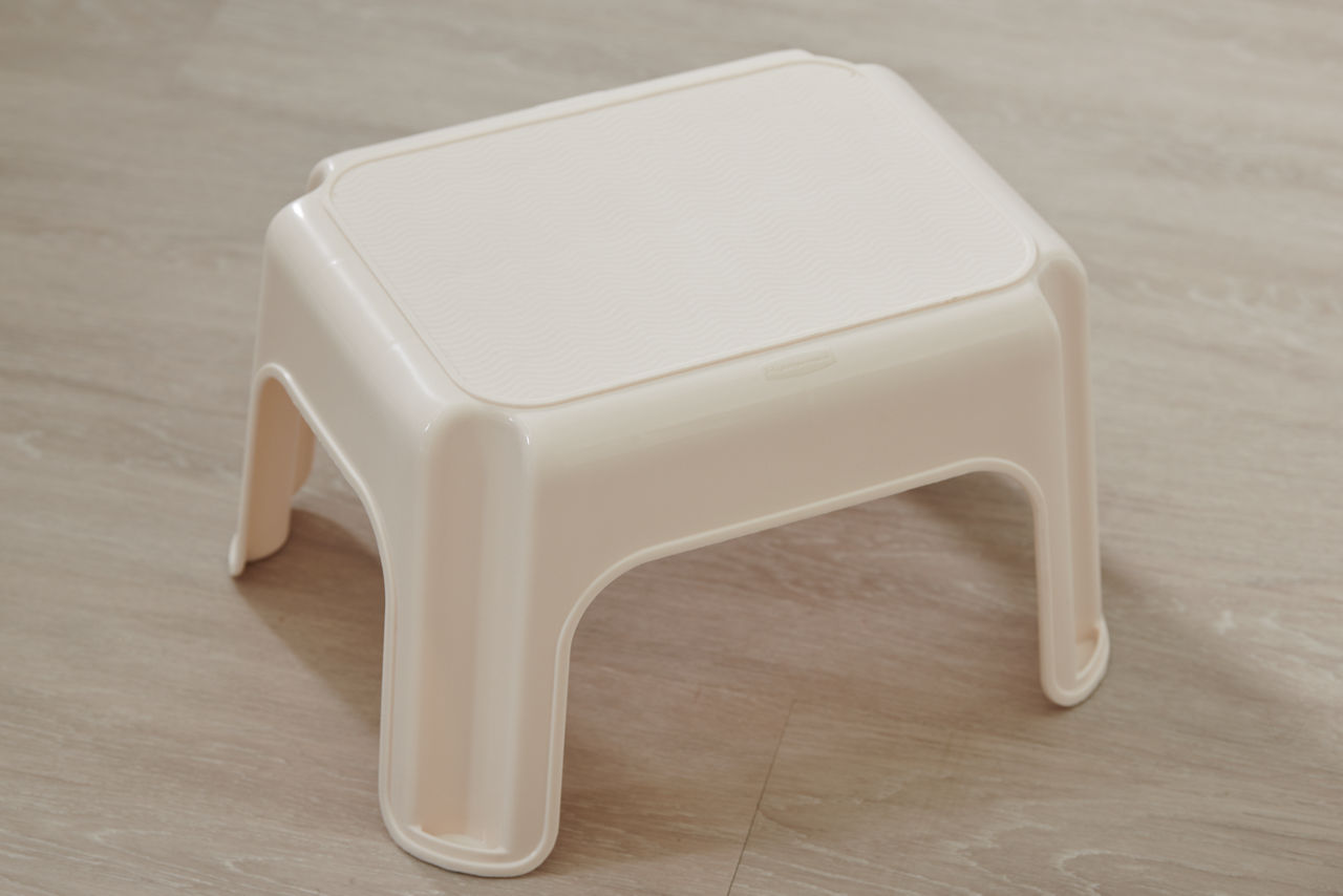Plastic Step Stool, 1-Step - US 7933
