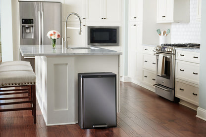 Elite™ Step-On Trash Can - US 4383