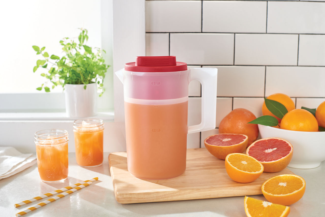 Simply Pour® Pitcher, Plastic Pitcher with Multifunction Lid - US 8411