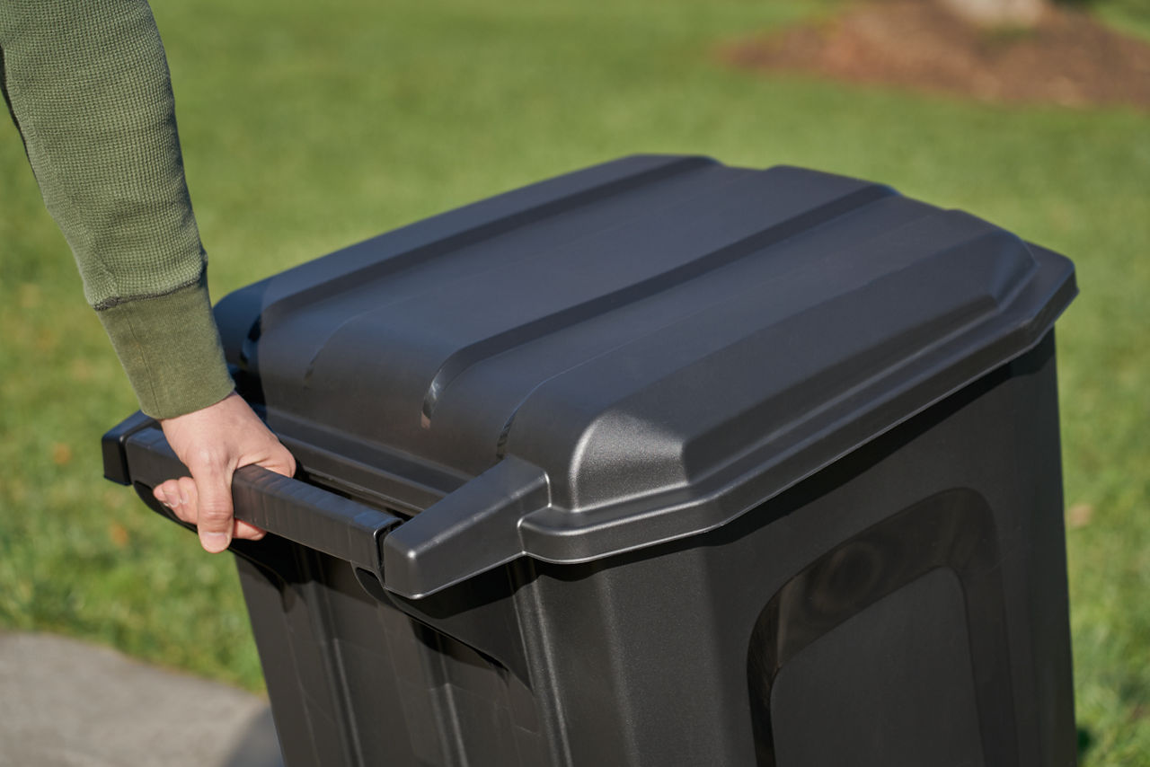 Roughneck™ Vented Wheeled Trash Can - US 5667