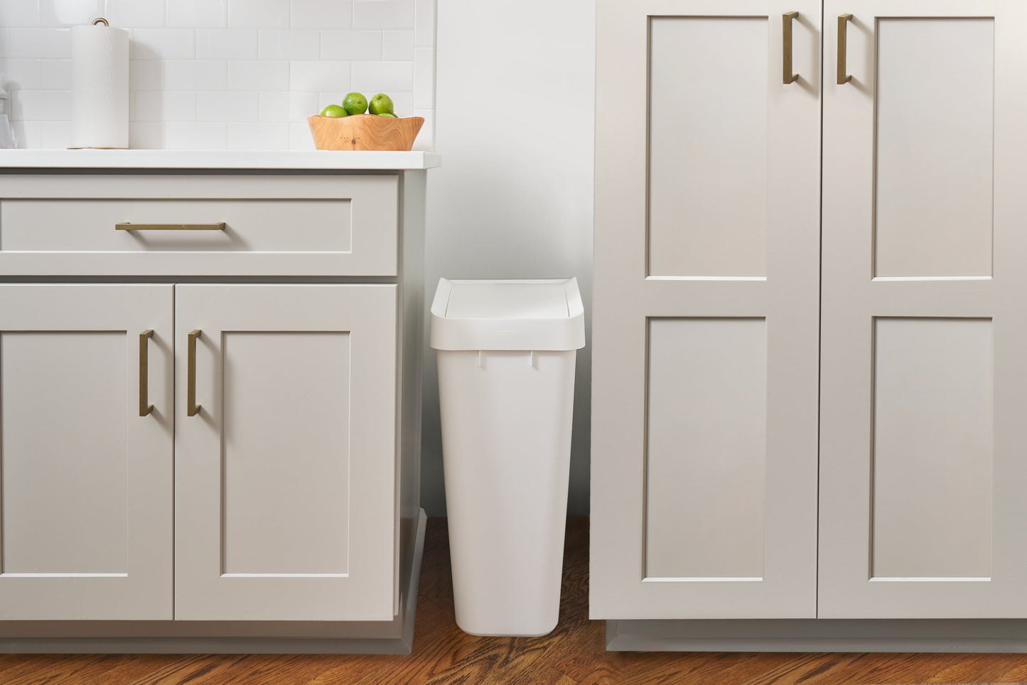 Swing Top Trash Can - US 0548