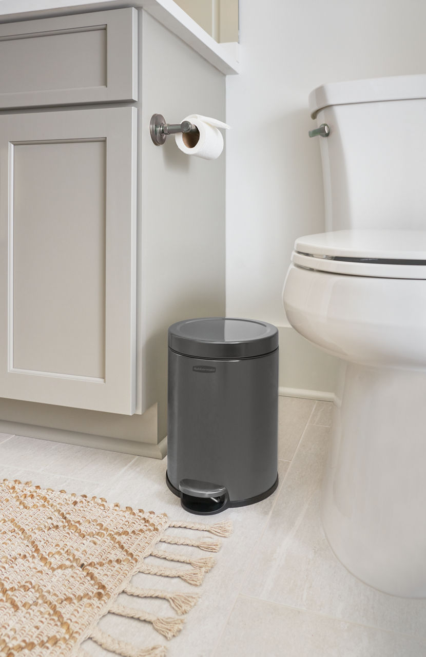 Stainless Steel Round Step-On Trash Can - US 9565