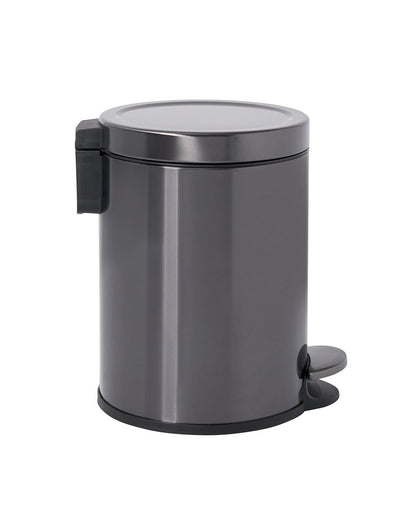 Stainless Steel Round Step-On Trash Can - US 9565