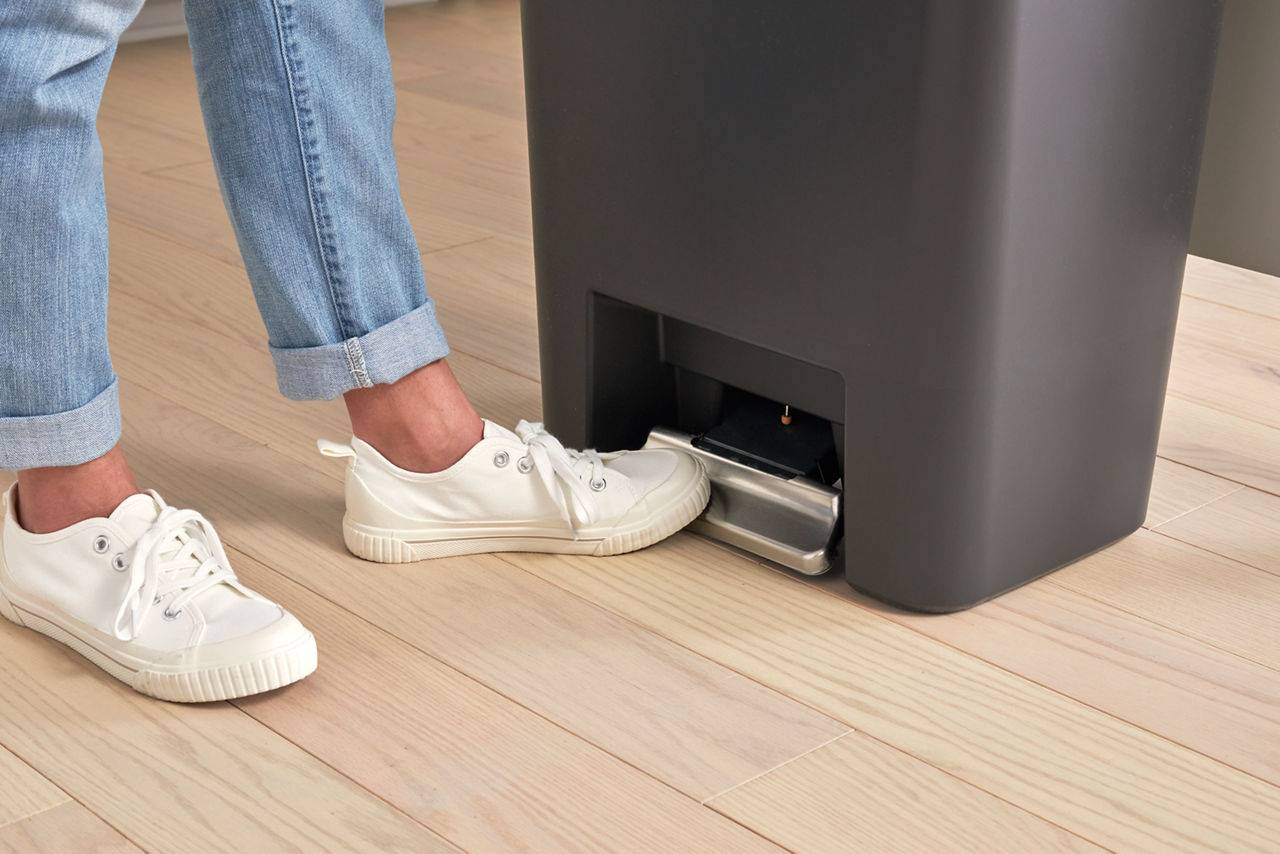 High-Capacity Step-On Trash Can - US 2678