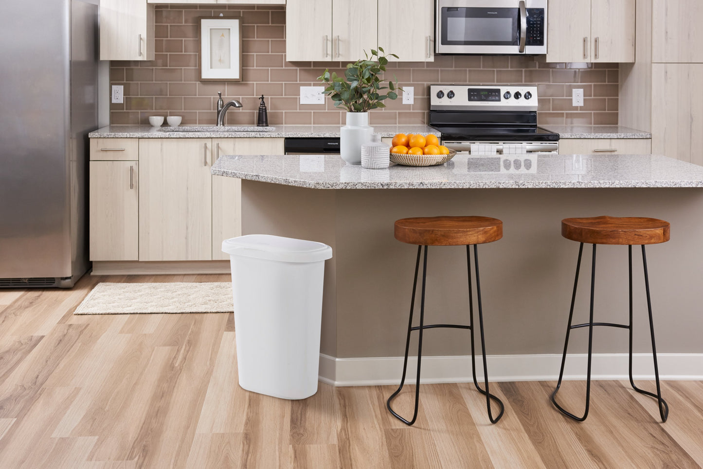 Spring Top Trash Can - US 5883