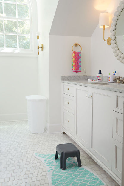 Small Plastic Step Stool - US 7493