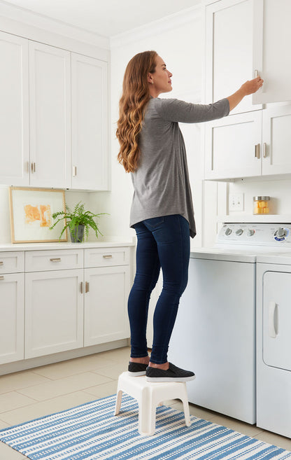 Plastic Step Stool, 1-Step - US 7933